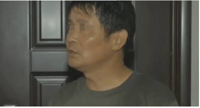 女子租房刚住一周, 男房东多次要求更换楼层, 男: 我都替你脸红