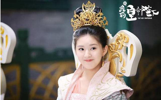 『赵露思』《芊芊》口碑炸裂，主演人气持续升高，女二却因一行为败光好感