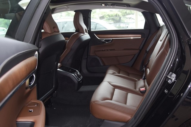 大众汽车|不懂车的选丰田，半懂车的买大众，低调的懂车人都选这四台好车