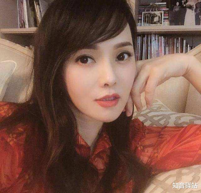 伊能静|1999年深夜,伊能静身着单薄睡衣敲开黄磊房门,黄磊大骂:神经病