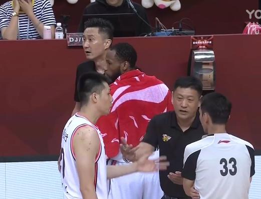 广东男篮|广东神奇逆转豪取31连胜！威姆斯40+17，杜锋咆哮裁判怒摔战术板