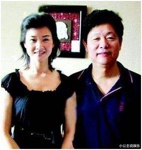 春晚|从\春晚钉子户\到\销声匿迹\，曾现身街头卖唱，如今她怎样？