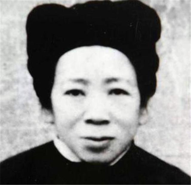 「八路军」当年八路军借了她7000斤粮食，建国后，她宁愿饿死也不去要