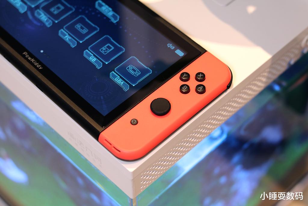 京东|国产掌上游戏机体验，Switch造型加7寸IPS屏幕，内置多种模拟器