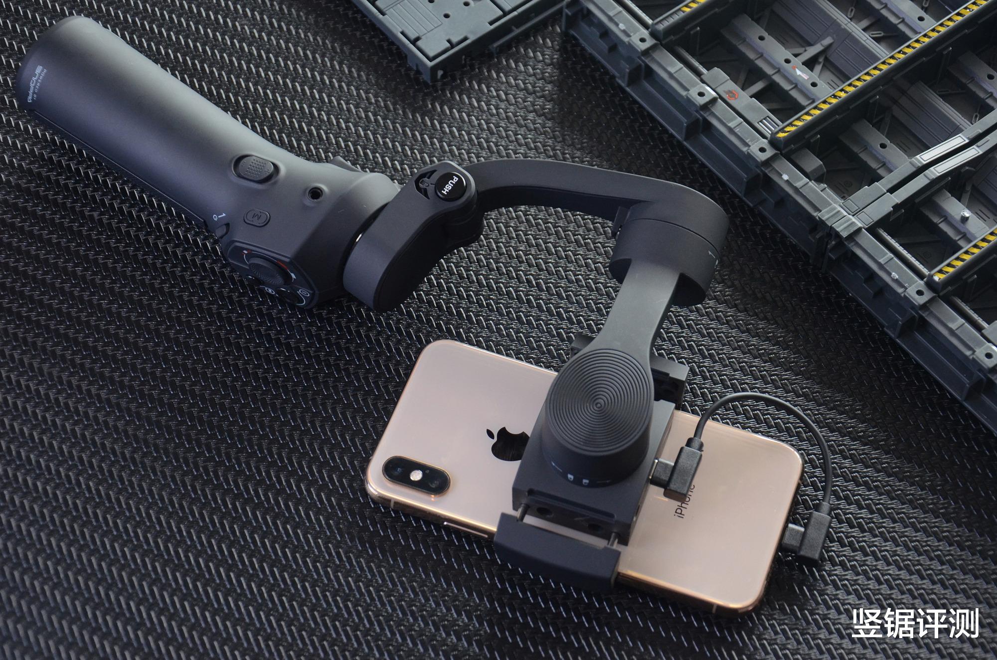 罗振宇|小米有品 “Snoppa折叠式稳定器”评测：支持无线充电是亮点