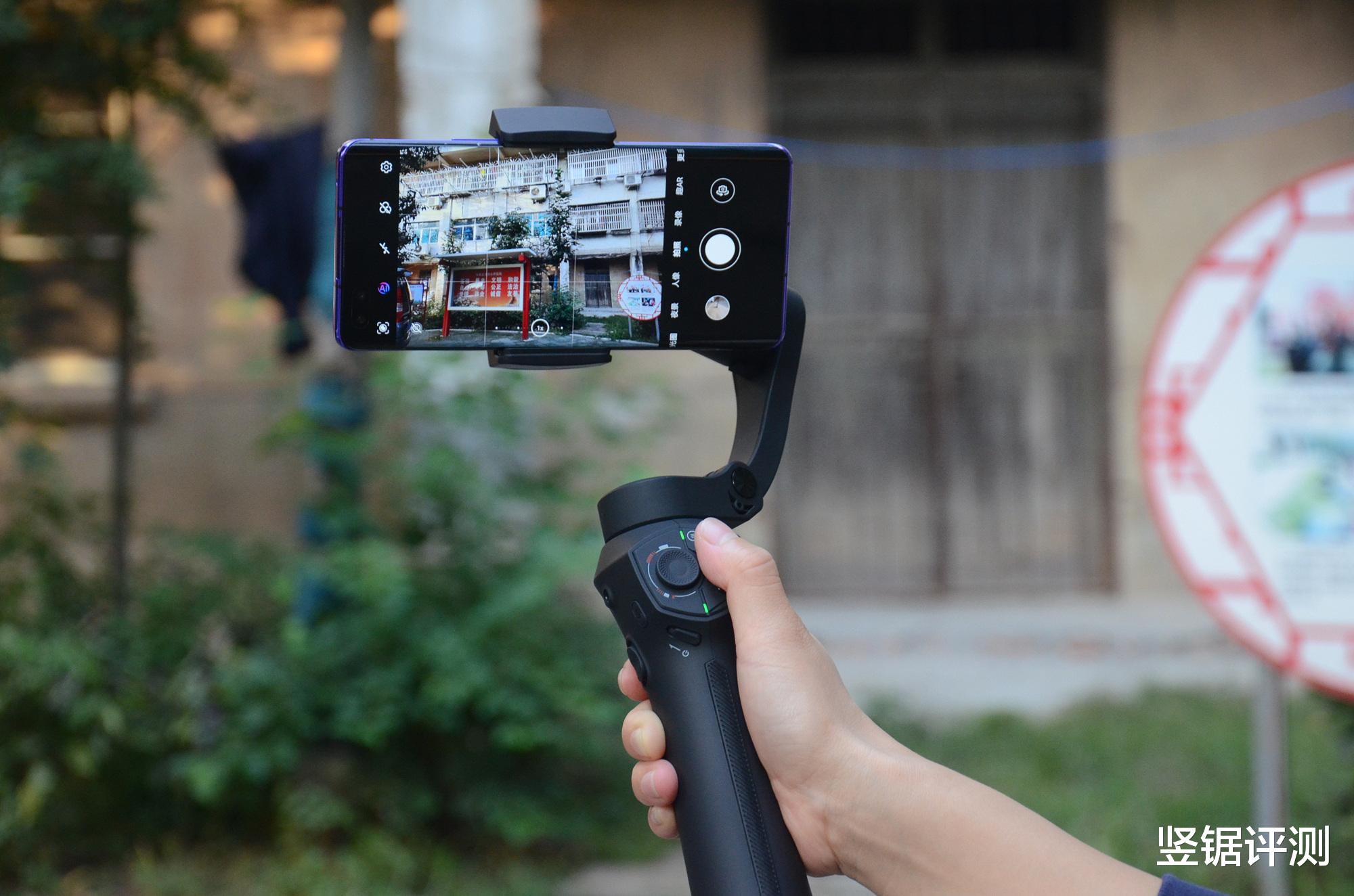 罗振宇|小米有品 “Snoppa折叠式稳定器”评测：支持无线充电是亮点