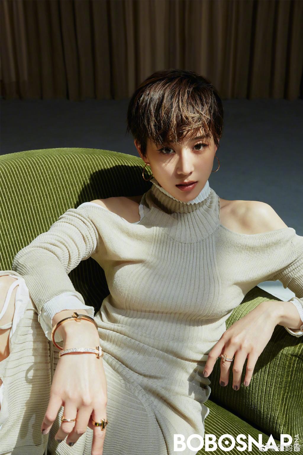 短发|张钧甯越来越飒，穿鱼鳞亮片裙成人群焦点，短发造型过目难忘