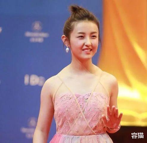 「张子枫」这还是当初因为斜方肌被全网嘲的张子枫么？生图都美的让人咋舌