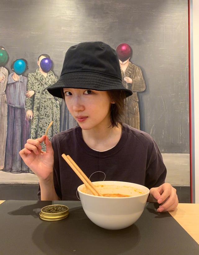 『周冬雨』92年周冬雨才是真\后浪\!获金像奖影后太牛,比章子怡巩俐霸气