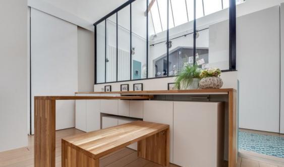 老年小妙招|小户型别再抱怨了,在窗台下面打排柜子,多出10㎡收纳餐桌也有了