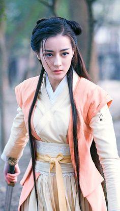 「迪丽热巴」王晶否认迪丽热巴参演新版《倚天屠龙记》，回应演员年龄大的质疑