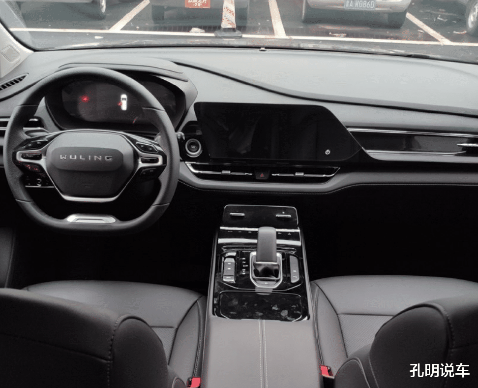 五菱凯捷|五菱凯捷到店，钥匙高级适合挂腰间！后排是“打工人”的头等舱