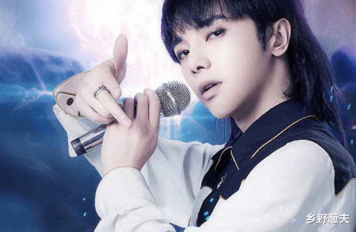 华语乐坛@他不仅创作能力也很强，单论唱功也是目前华语乐坛第一梯队的人