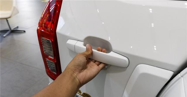 『瑞虎3』好开不贵的小型SUV,皮实又可靠,5.99万元起拥有外挂式备胎