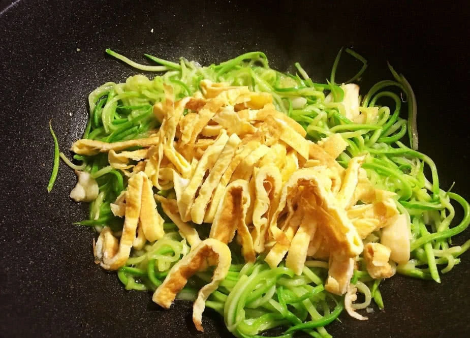 葫芦丝■四月，宁可少吃猪肉，最好也别错过此菜，排出毒素，肌肤更细腻