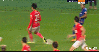 山东鲁能|争议！中超激烈对峙，名帅指着裁判吼，4名保安护送裁判离场