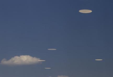 UFO▲“不明飞行物”原来早就出现过了, 画家亲笔画下, 就在南京朱雀桥上