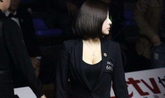 []最美台球裁判在线征婚，称想要生4个孩子，政策了允许吗？