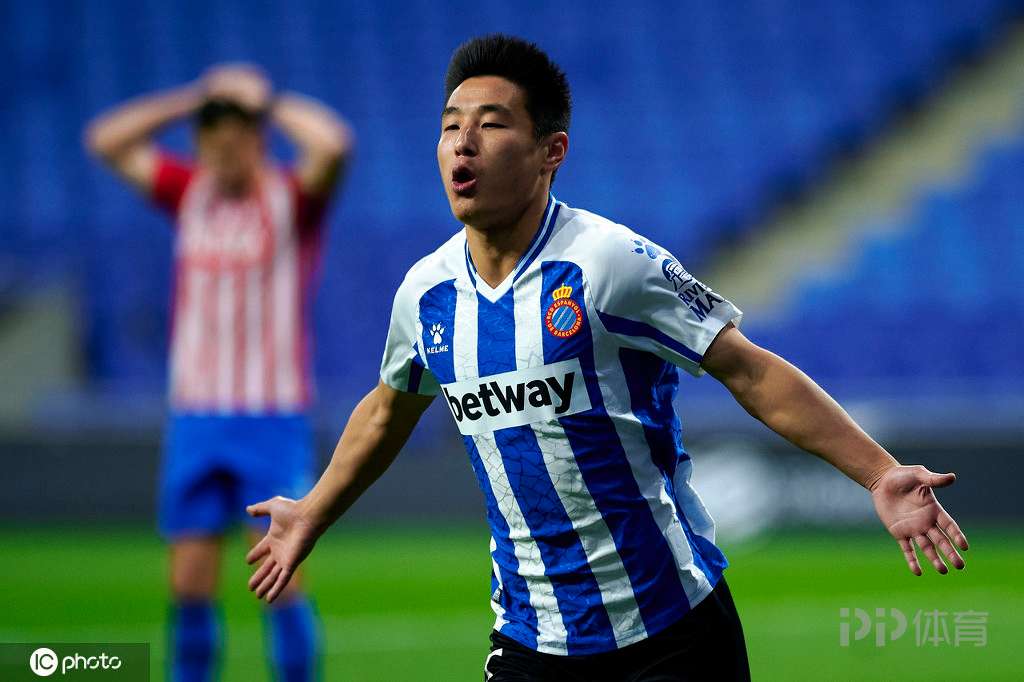 武磊|德转：武磊身价跌至400万欧 与艾克森并列中国球员最高身价