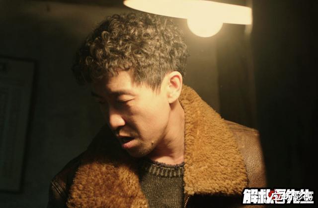 张若昀|《八佰》中最被低估的大腕，戏路太妖一场戏封神，刘德华都压不住