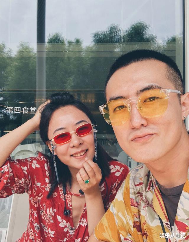 王珞丹|王珞丹姐姐领证结婚，五年异地恋修成正果，男方比女方小近7岁