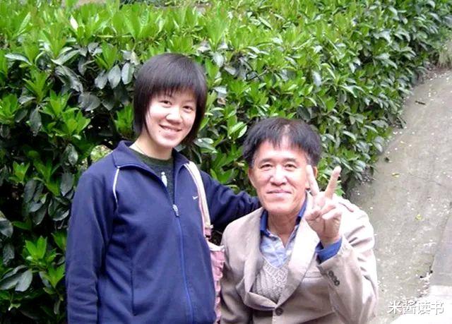 广西|15年前,曾以763分考大学,背父亲上学的广西女孩,现状如何?