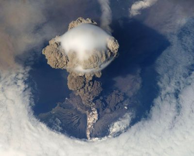 火山|人类经历最可怕的火山爆发，山崩地裂，仅幸存3000人