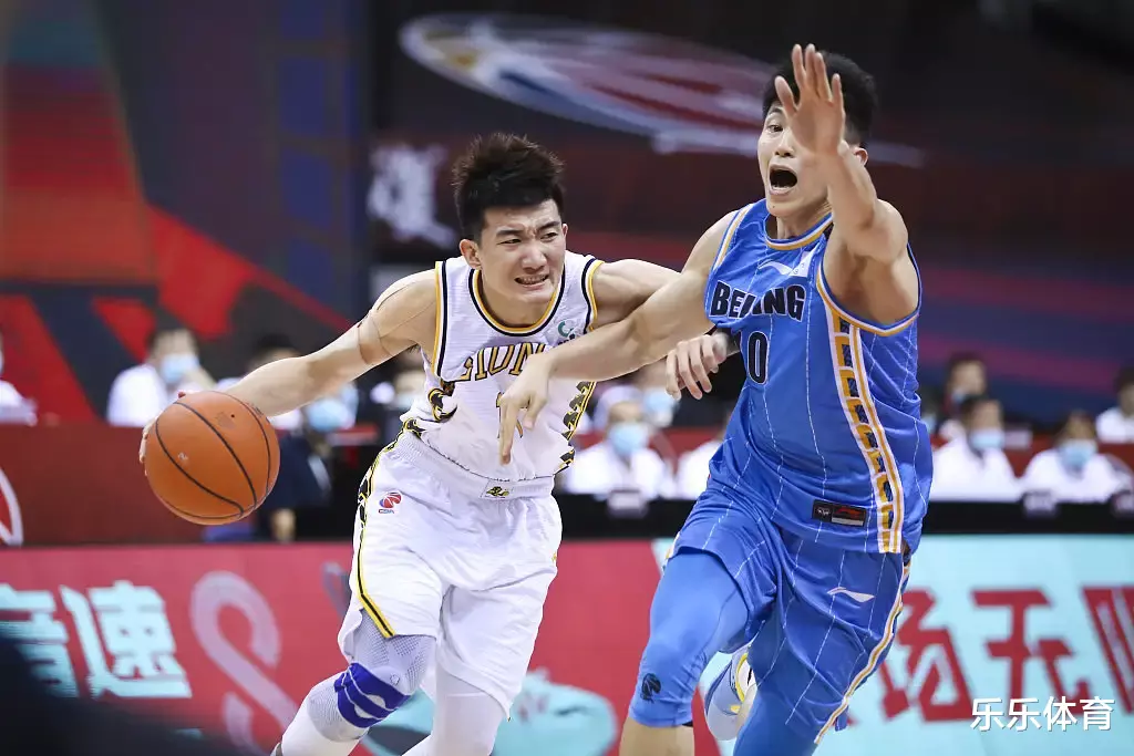 郭艾伦▲4胜0负!24岁小将征服CBA,数据碾压郭艾伦,亚洲第一控正式易主!