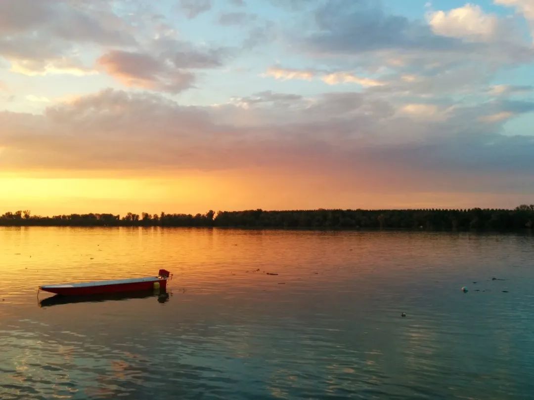 #欧洲#这位含泪求助的总统身后，是首个对中国免签的欧洲国家，美极了！