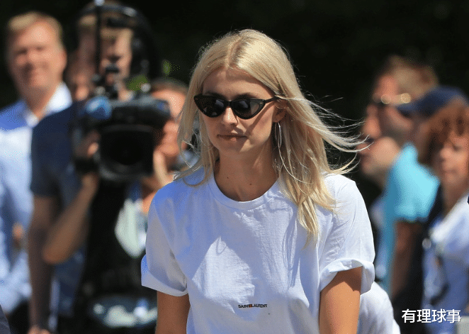 「格策」赫迪拉抛弃模特女友!球迷:她是我见过最美的球员女友