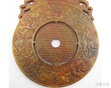 雕刻|和氏璧是个环状圆形的玉石，为什么能被雕刻成方方正正的玉玺呢？