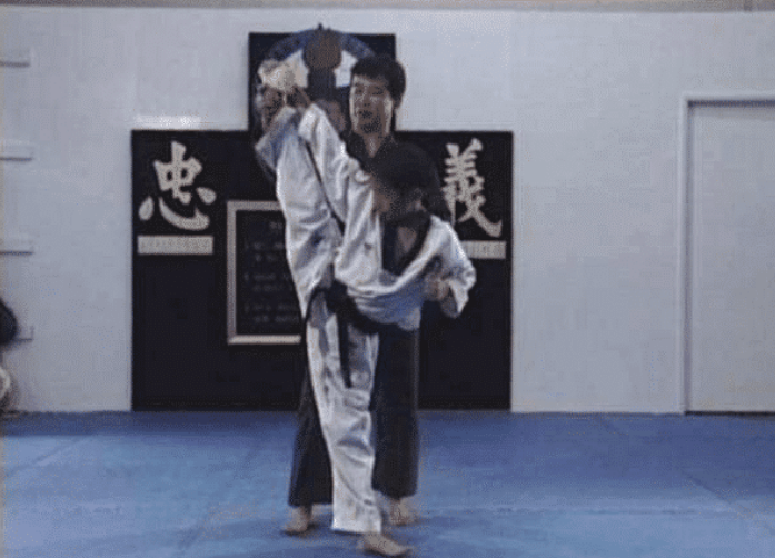 【李小龙】洪金宝给他做配角，成龙当替身，地位直逼李小龙，星爷都请不动他