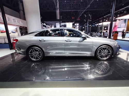 SUV|K5凯酷亮相后，真不知道迈锐宝XL被甩了几条街！