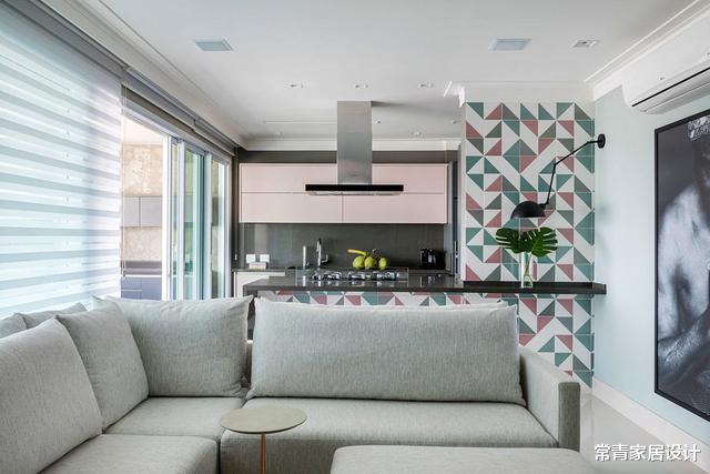 []合肥106㎡房，客厅木质电视墙，看着好有档次！沙发后面就是书房