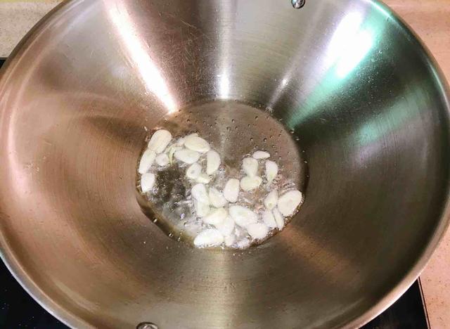 『香菇』入夏后，这菜我家一周吃3次，雷打不动，清肠刮油，小腹平坦了