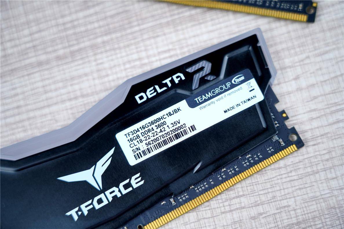 主板|高颜值，高频率，十铨DELTA RGB分享，原来内存价格一直在走低！