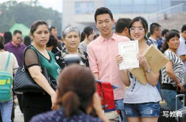 大学生|大学生活费给多少？本科毕业生4年花13万，他的伙食费家长可参考