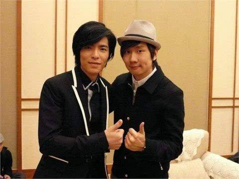 「歌手」《歌手》总决赛引争议,李宇春出场方式太特别,将华晨宇推上舆论风口