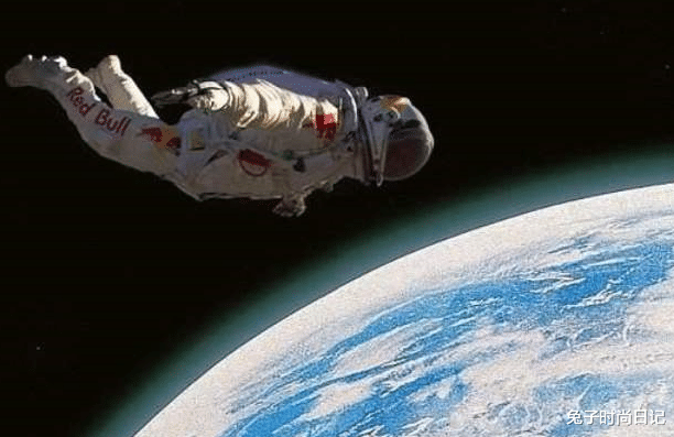 太空|那个从臭氧层一跃而下，从3.9万米太空跳回地球的人，如今怎样