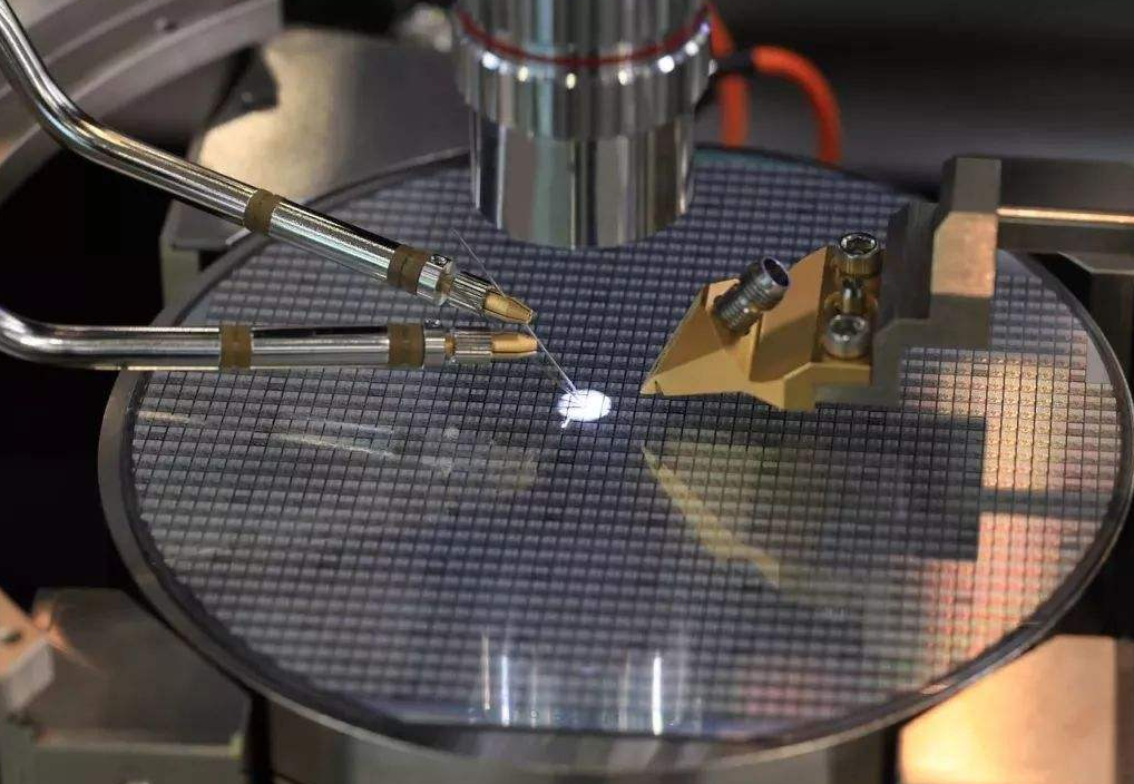 华为|华为终于迎来转机！中国科技巨头强势出手，网友：麒麟芯片有救了