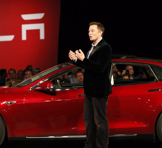 『红旗h9』赚走中国211亿，被国人捧上天的网红车企一夜翻车，亏损1900亿