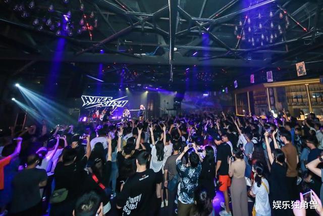 椅子乐团|对话左右、超级斩、椅子乐团……“乐夏”里的城市乐队地图