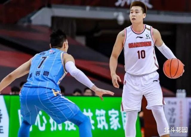 广东男篮|窒息！一夺权四人六犯68次犯规，杜锋吃T换回10分加时翻盘