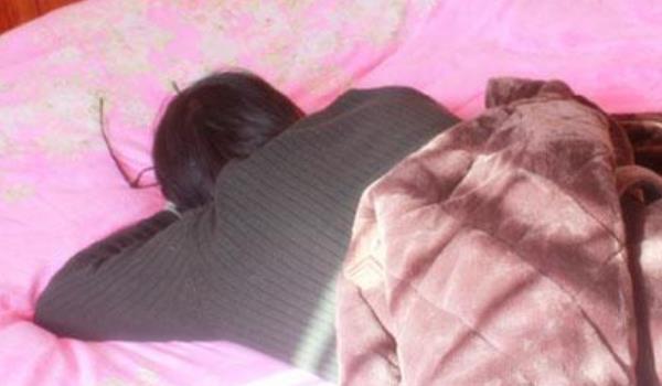 [睡眠]睡觉不能脚朝西、头朝东，到底有没有道理？，不妨了解一下