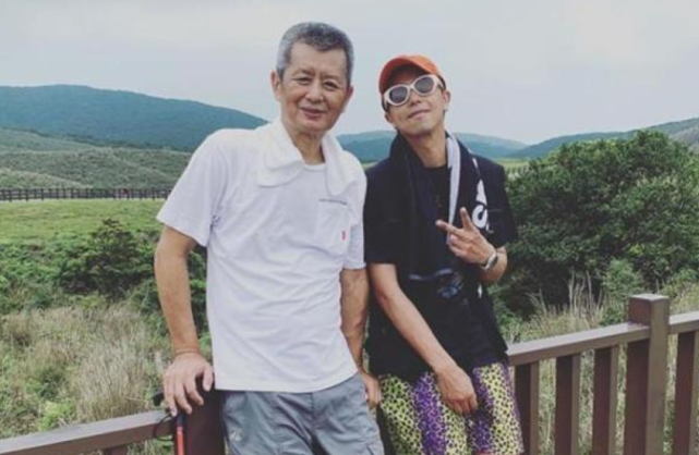 娱你有瓜|黄鸿升遗体解剖现场，妹妹扶爸爸憔悴现身，法医讲解详细解剖过程令人心惊