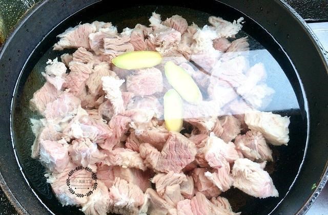 牛腩|炖牛肉时，最忌直接焯水！第一步就做错，难怪牛肉又老又柴不入味