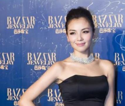 刘涛|把刘涛抱在怀里，谁注意他手上的小动作，人品一目了然！