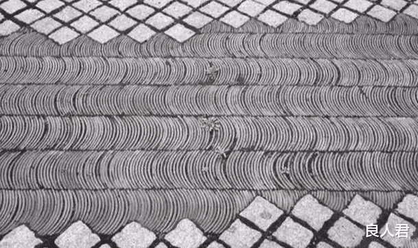 【】旧房子拆下的瓦片别扔，我家用1000块铺在院子，效果比花几万还好