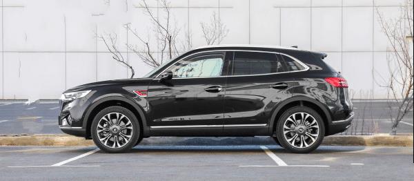 宝马X1|上个月卖出10721辆，终被国人捧红，18万开出60万档次，要啥宝马X1