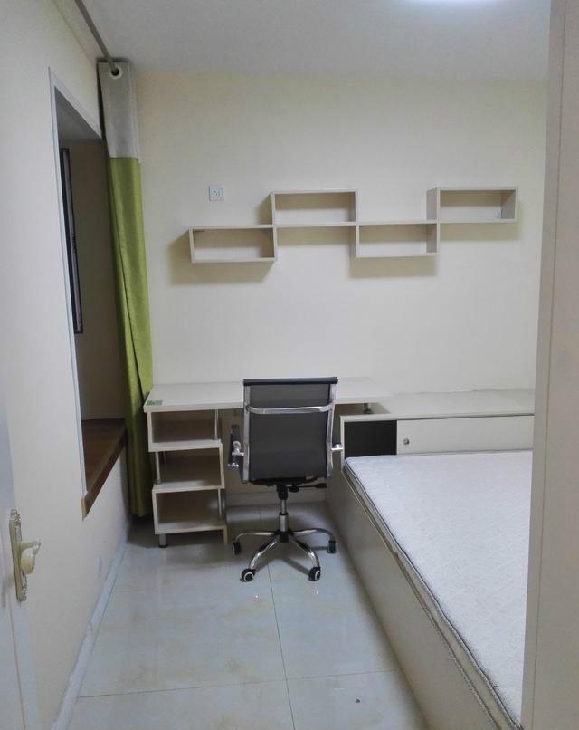 「」突发奇想在阳台做了个台阶, 有亲戚朋友来玩, 直接多出间房!